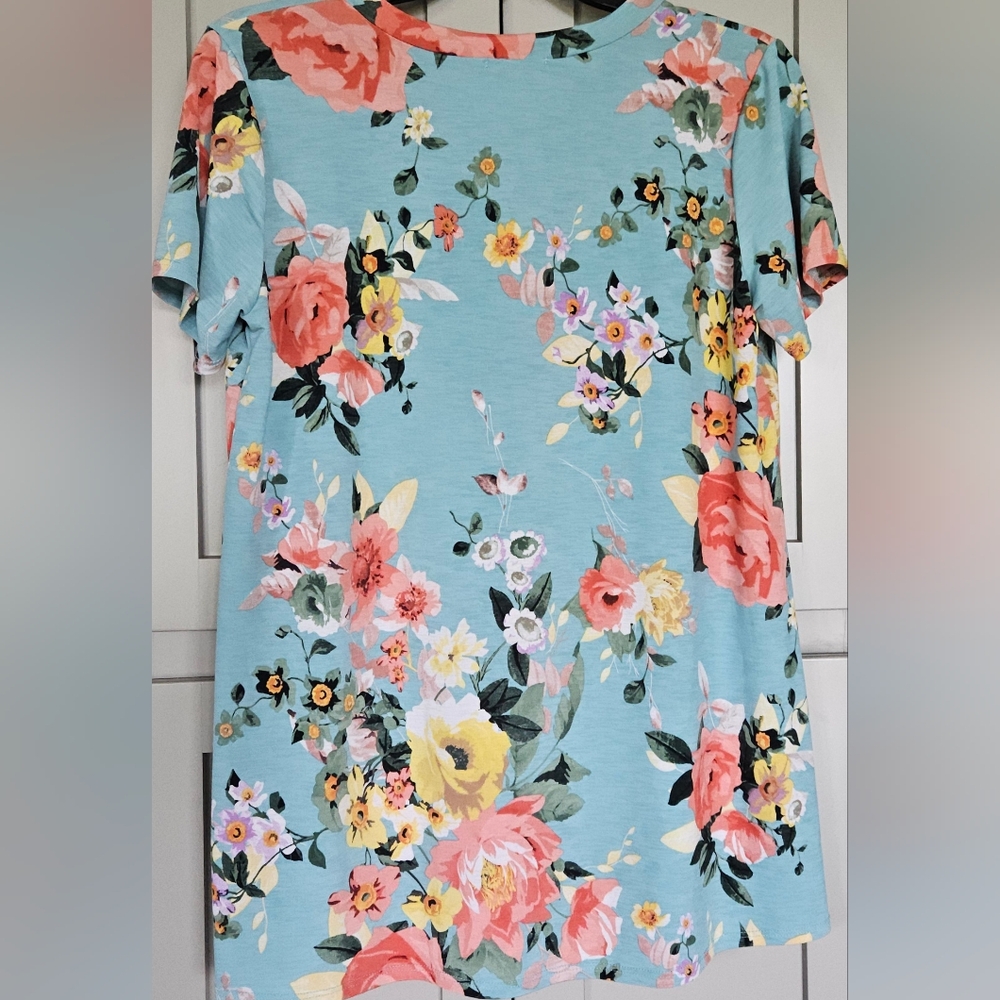 Women's Large Floral V-Neck T-Shirt - Picture 2 of 2